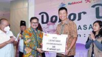 Bantu PMI, Pemkot Surabaya Berikan Penghargaan Pada PT Matahari Sakti