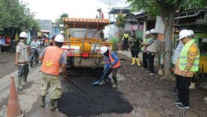 Jelang Lebaran Sejumlah Jalan Rusak di Probolinggo Diperbaiki