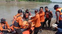 BPBD Kabupaten Bojonegoro Evakuasi Korban Tenggelam di Sungai Bengawan Solo