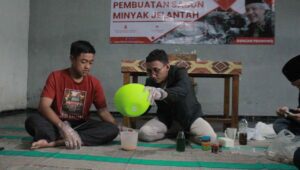 Ganjar Milenial Pasuruan Gelar Pelatihan Bikin Sabun dari Minyak Jelantah