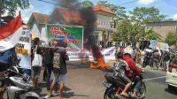 Tiga Hari Menjelang Idul Fitri, Ratusan Buruh di Jember Labrak PT Muroco