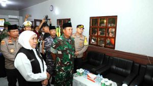 Pastikan Keamanan dan Kelancaran Arus Lalin, Khofifah Sidak Pospam Lebaran