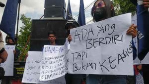 Banyak yang Jadi Korban PHK Sepihak, Puluhan Buruh di Jombang Demo