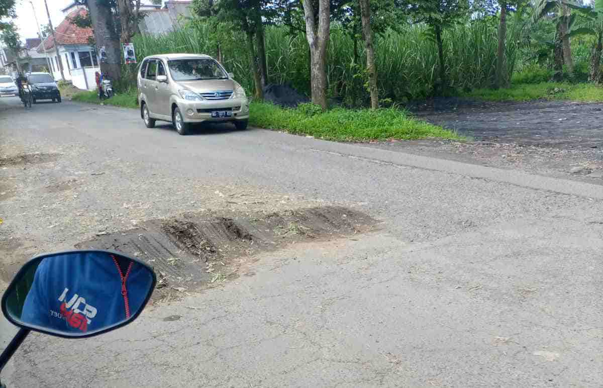 Jalan rusak
