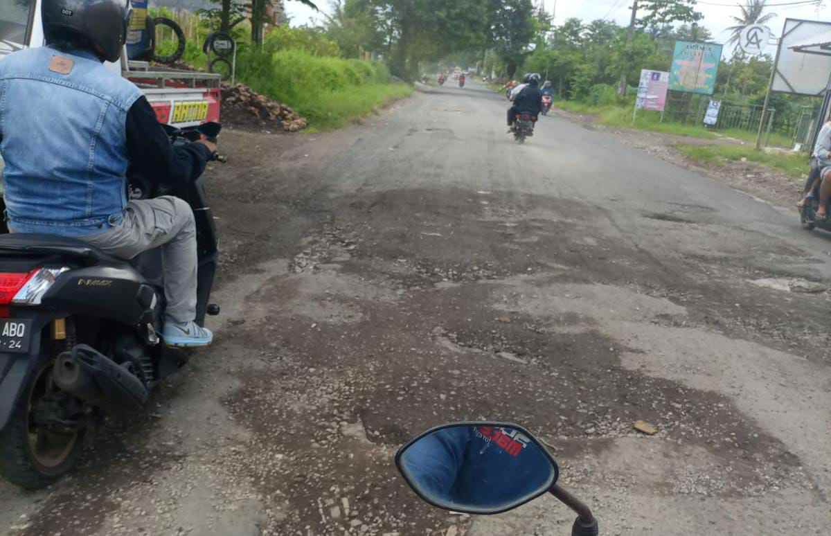 Jalan rusak