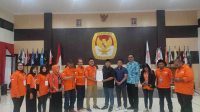 Ratusan Simpatisan Partai Buruh Lintas Generasi Iringi Bacaleg Daftar ke KPU Surabaya