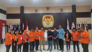Ratusan Simpatisan Partai Buruh Lintas Generasi Iringi Bacaleg Daftar ke KPU Surabaya