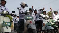 Bergaya Milenial Naik Vespa dan Sarungan, PKB Jombang Daftarkan ke KPU