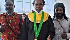Putra Papua wisudawan Unusa, Jual Laptop dan Babi Untuk Kuliah
