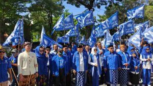 PAN Kota Surabaya Diikuti Cak dan Ning Jalan Kaki Daftar Bacaleg