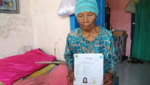 Menabung Puluhan Tahun dari Hasil Pijat Bayi, Lansia di Jombang Berhasil Naik Haji