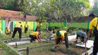 Sambut Hari Bhayangkara ke-77, Polres Jombang Gelar Bakti Sosial di Makam Pahlawan Nasional