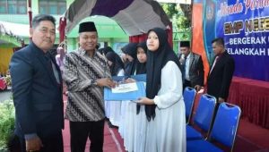 Hadiri Wisuda SMPN 1 Mojoagung, Ini Pesan Kadisdikbud Jombang