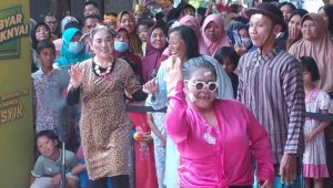 Keseruan Emak-emak Kepatihan Jombang Ikuti Lomba Joget