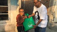 Ketum NBI Gelontor 250 Sembako ke Dhuafa Warga Lakarsantri