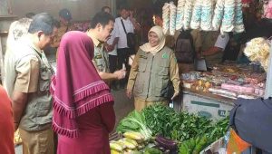 Sidak Pasar Dekati Idul Adha, Petugas Temukan Bapok Tinggi di Pasar Tradisional Jombang