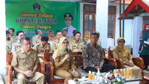 Sambang Desa, Bupati Blitar Rini Syarifah Paparkan Pentingnya Inovasi Produk UMKM