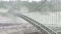 Lumajang Berduka, Jalur ke Malang Ditutup, Jembatan Jebol, Korban Tewas 3 Orang