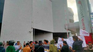 Massa Jakdi: Copot Komut Bank Jatim