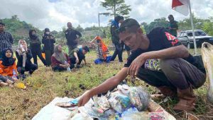 Anniversary Fugana IV, Ratusan Relawan Serbu Pantai Klatak Tulungagung