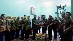HBA ke-63, Staf Kejari Sidoarjo Anjangsana ke Purna Bhakti Adhyaksa dan Yatim Piatu