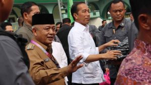 Cek Harga Bapok, Jokowi Kunjungi Pasar Rakyat Bululawang Malang