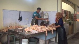 Harga Masih Melambung Tinggi, Pedagang Beras dan Daging Ayam di Jombang Keluhkan Sepi Pembeli
