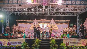 Pagelaran Wayang Kulit Buka Pameran dan Bursa Barang Antik di Jember