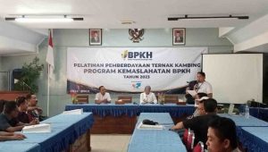 Anggota DPR-RI Komisi VIII Latih Peternak Kambing