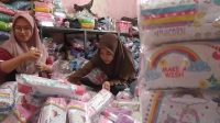 Jelang Tahun Ajaran Baru, Produsen Kotak Pensil Pelajar di Jombang Banjir Permintaan