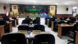 Njomplangnya Dana Hibah Bansos vs Kesejahteraan Tenaga Honorer Jadi Bahasan Utama Paripurna LKPJ APBD 2022