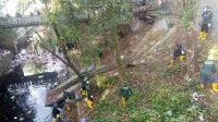 Gegara Viral, Relawan OP DPUPR Bersihkan Sampah di Sungai Grojogan