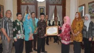 Raih Penghargaan Kabupaten ODF dari Pemprov Jatim, Bupati Bondowoso: Upaya Kami Terus Tingkatkan Sanitasi dan Kesehatan Masyarakat