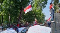 Demo di Kantor Bupati, Pedagang Pasar Larangan Tunjukkan Bukti Setor Retribusi ke Disperindag