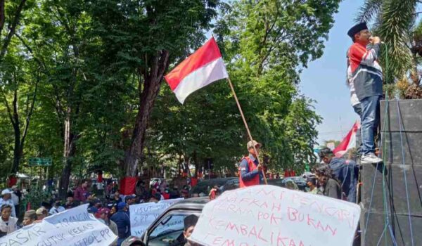 Demo pasar larangan
