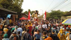 Ogoh-ogoh Khas Bali Warnai Karnaval Budaya di Desa Mayang Jember
