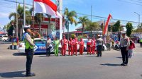 HUT RI ke-78, Satlantas Bondowoso Hentikan Pengendara Saat Pembacaan Teks Proklamasi