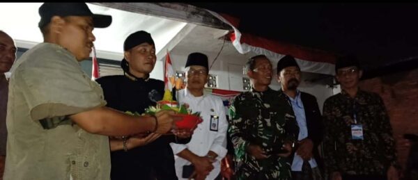 100 Tumpeng