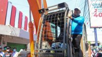Bupati Jember Bongkar Bangunan Usang di Pasar Mangli