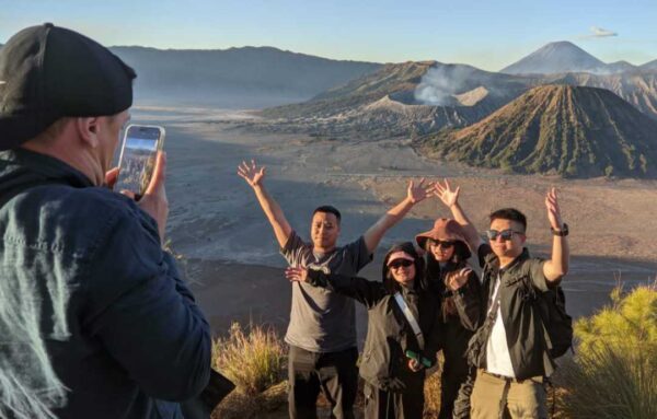 Bromo buka kembali