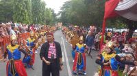 Kadisparbud Jember Ikut Menari Perang Sadeng Bersama Defile Puger