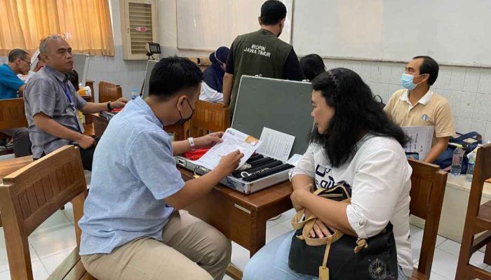 Alumni SMAK Santo Louis 1 Surabaya Gelar VSD Medical Services Wujud Bakti Pada Guru