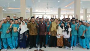 Tanamkan Cinta Bahasa Arab, SMP Khadijah Surabaya Hadirkan Keynote Speaker Dari Yaman