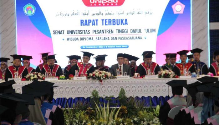 Aku Hanya Memanggilmu Ayah, Lagu Ini Bikin Ratusan Wisudawan Unipdu Jombang Menangis