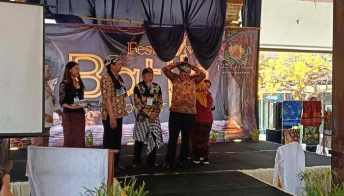Buka Festival Batik Singosari, Wabup Malang Ingin Ada Kolaborasi Batik Nareswari dan Garudea