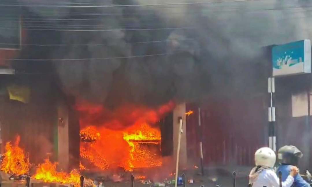 Gudang terbakar