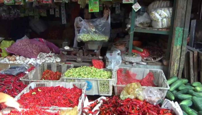 Harga Cabai di Jombang Terus Meroket, Warga Beralih Beli Cabai Kering