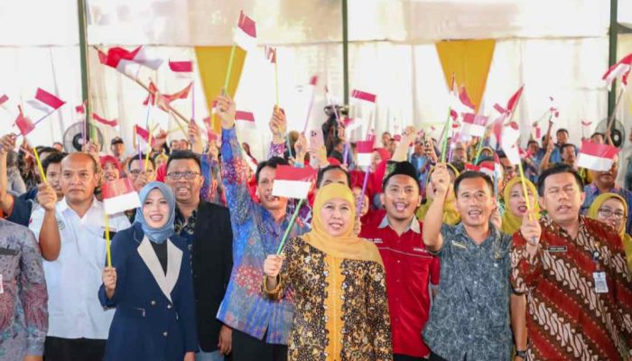 Peringatan Hari Guru Sedunia, Gubernur Khofifah Dorong Guru Terus Berinovasi Cetak Generasi Emas 2045