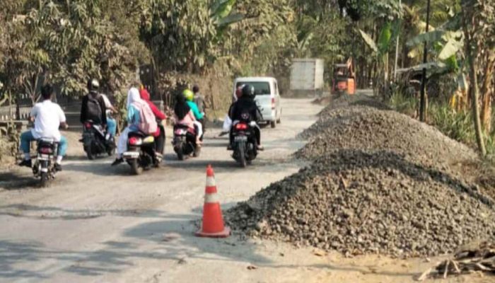 PUBM Malang Renov Jalan Berlubang
