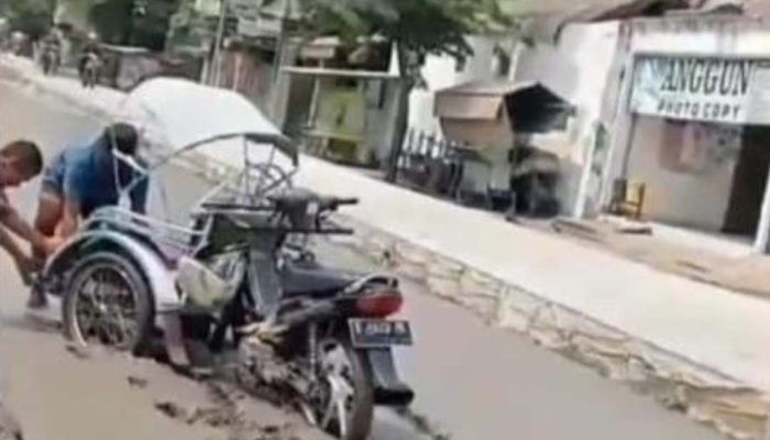 Viral Jalan Cor Belum Kering Diterobos Truk Trailer di Jombang hingga Rusak Total